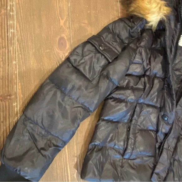 S13 size 10 girls black puffer with faux fur hood trim. - Picture 4 of 6